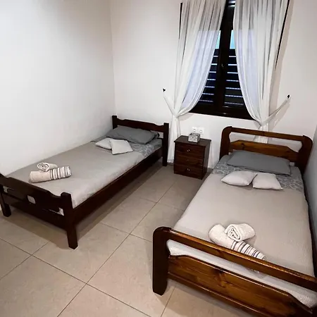 Rias Private House *